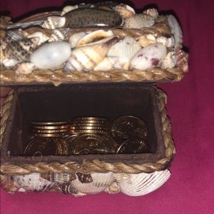 Sea shell box (not include coins )